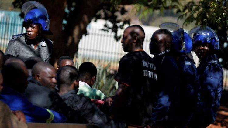 مثول أعضاء بالمعارضة في زيمبابوي للمحاكمة بسبب عنف بعد الانتخابات