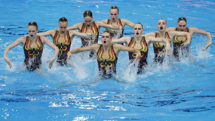 Synchronised swimming - Russia overcome pool problems to take title