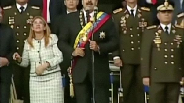 مادورو يقول إن أعداءه استخدموا طائرات متفجرة بلا طيار في محاولة لاغتياله مادورو يقول إن أعداءه استخدموا طائرات متفجرة بلا طيار في محاولة لاغتياله
