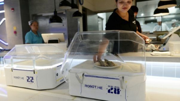 Au restaurant en Chine, le serveur est un robot Au restaurant en Chine, le serveur est un robot