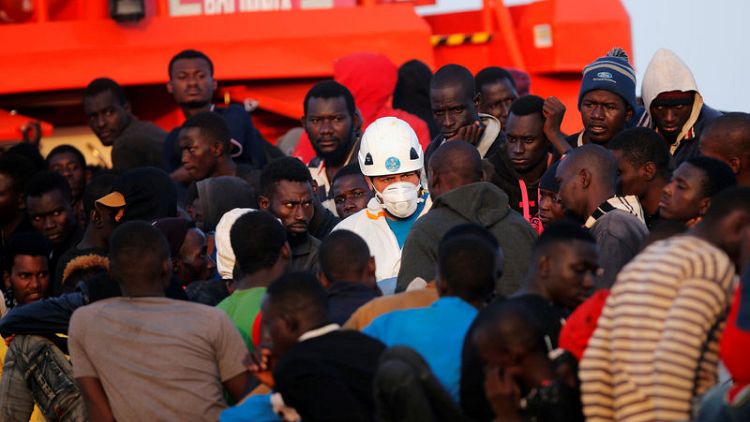 إنقاذ قرابة 400 مهاجر قبالة ساحل إسبانيا مطلع الأسبوع