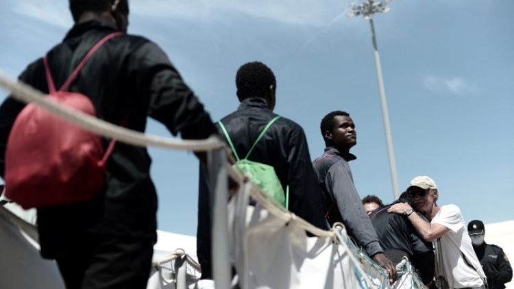 مسؤول: سفينة الإنقاذ أكواريوس لن تعيد المهاجرين إلى ليبيا لخطورتها