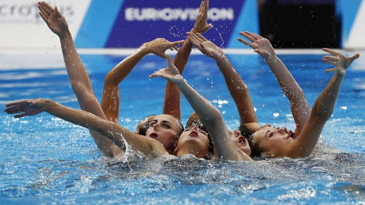 اوكرانيا تخطف الذهبية في غياب روسيا عن منافسات السباحة التوقيعية