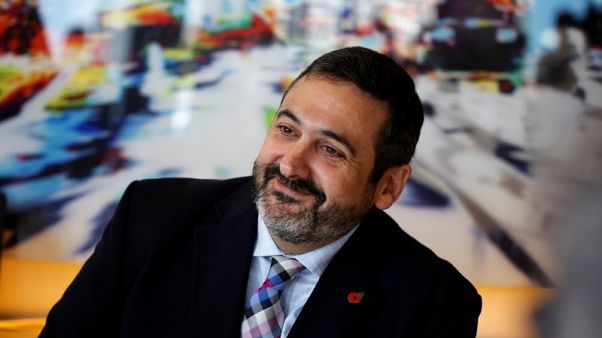 British Airways boss says two-hour Heathrow passport queues unacceptable British Airways boss says two-hour Heathrow passport queues unacceptable