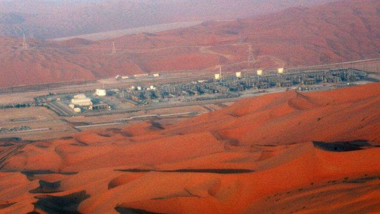 النفط يرتفع بعد انخفاض مفاجئ لإنتاج السعودية في يوليو