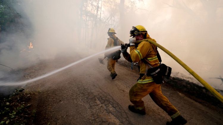 الحرارة والرياح تهددان جهود مكافحة الحرائق في شمال كاليفورنيا