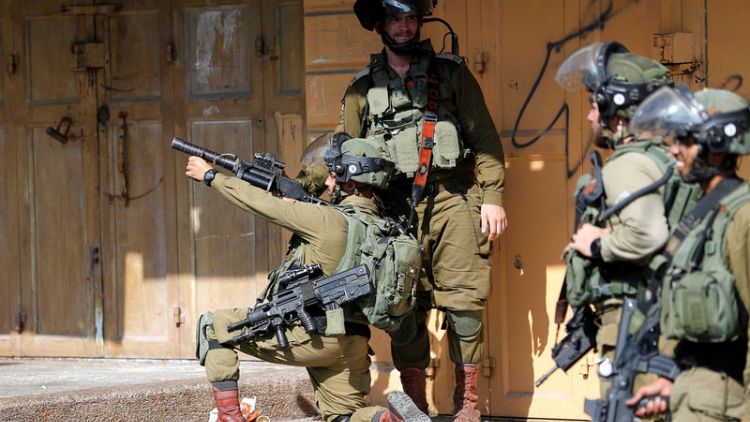 نادي الأسير: السلطات الإسرائيلية تعتقل 16 فلسطينيا بينهم صحفيان