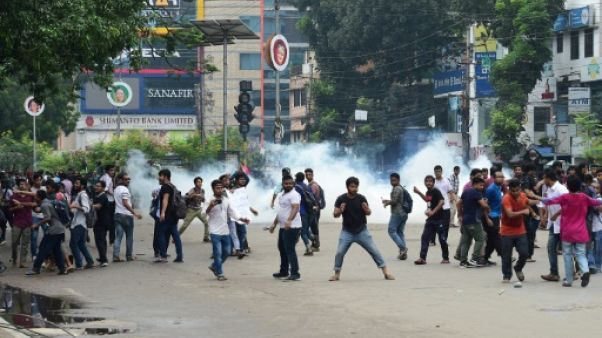 Des étudiants bangladais lors de manifestations à Dacca, le 5 août 2018. Des étudiants bangladais lors de manifestations à Dacca, le 5 août 2018.