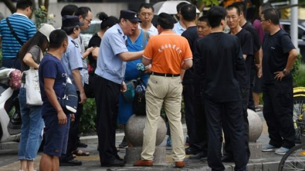 A Pékin, la police mobilisée pour empêcher une manifestation d'épargnants floués A Pékin, la police mobilisée pour empêcher une manifestation d'épargnants floués