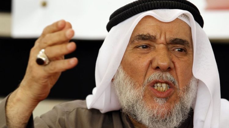 نجل قيادي بالمعارضة البحرينية يقول والده محروم من العلاج في السجن