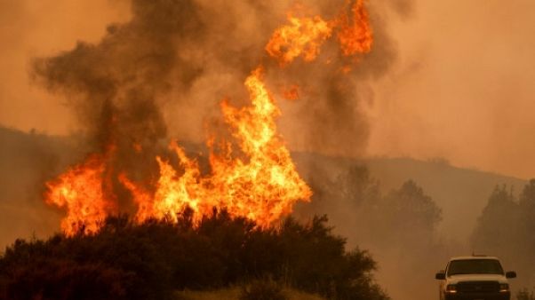 Deux foyers forment le plus grand incendie de l'histoire de la Californie Deux foyers forment le plus grand incendie de l'histoire de la Californie