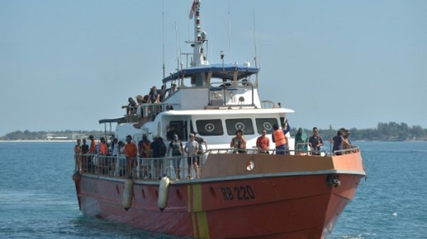 Indonésie: exode de touristes après un séisme meurtrier Indonésie: exode de touristes après un séisme meurtrier