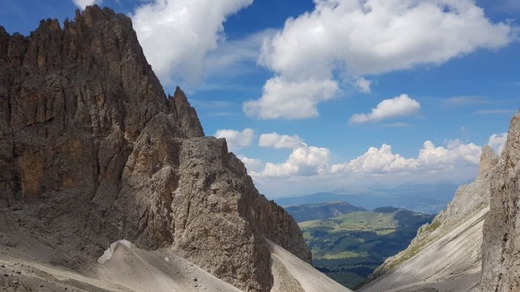 Dolomiti: a passo Sella via divieti