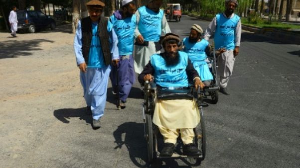 Afghanistan: des amputés de guerre marchent pour la paix Afghanistan: des amputés de guerre marchent pour la paix