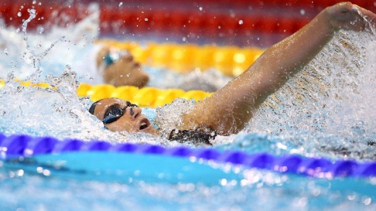 Europei nuoto, Zofkova bronzo 100 dorso