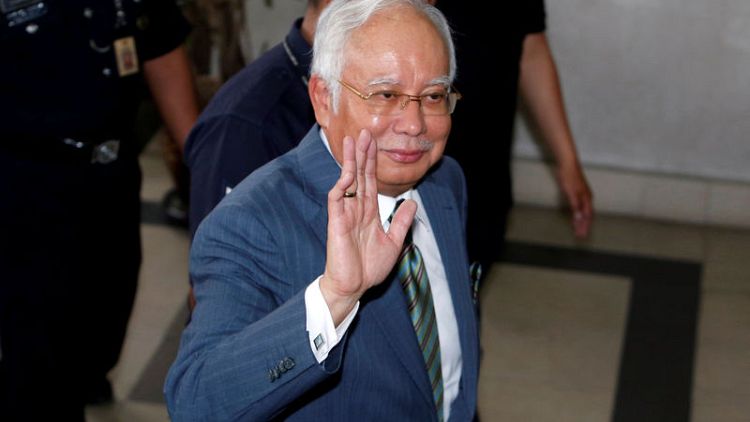 رئيس وزراء ماليزيا السابق نجيب يدفع ببراءته من تهم غسل أموال