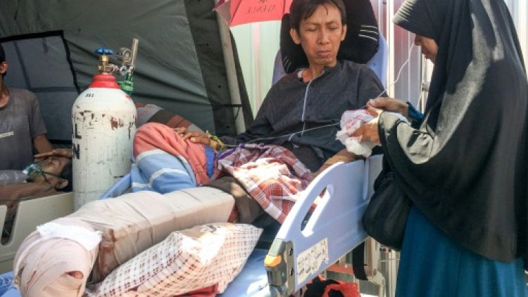 "Pourquoi vous m'abandonnez?": un blessé du séisme en Indonésie raconte le chaos