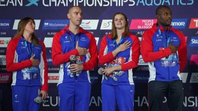Euro de natation: la France, avec Bonnet et Stravius, en or Euro de natation: la France, avec Bonnet et Stravius, en or