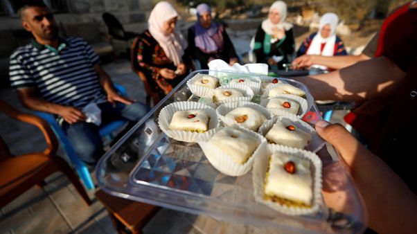 عائلة فلسطينية تحتفل "بفوز" واحدة من أبنائها بعضوية الكونجرس الأمريكي عائلة فلسطينية تحتفل "بفوز" واحدة من أبنائها بعضوية الكونجرس الأمريكي