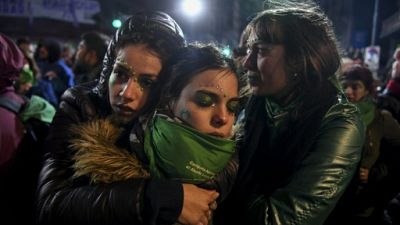 Argentine: le droit à l'avortement devra attendre malgré la mobilisation Argentine: le droit à l'avortement devra attendre malgré la mobilisation