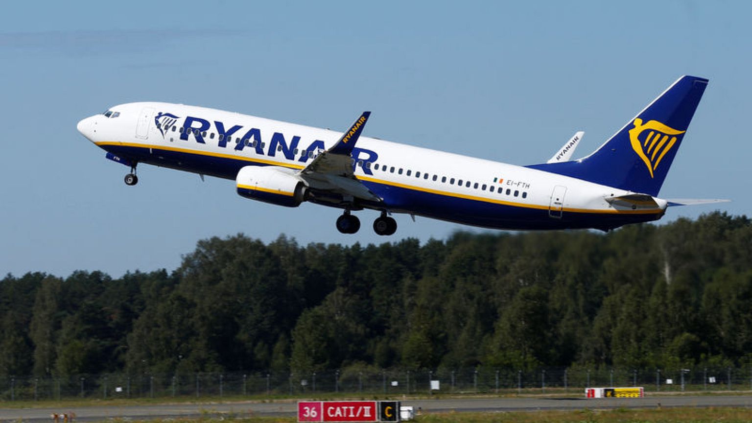 Dutch court rejects Ryanair attempt to prevent pilots' strike