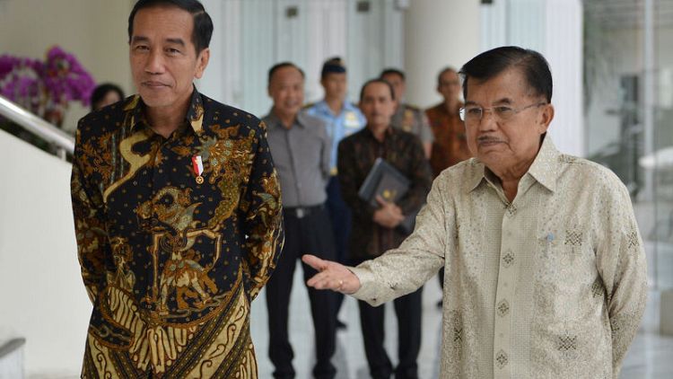 رئيس إندونيسيا يختار رجل دين نائبا له في اقتراع 2019 وجنرال سابق يخوض السباق