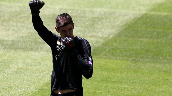 كورتوا "رفض عروضا أكبر" من أجل الانضمام لريال مدريد كورتوا "رفض عروضا أكبر" من أجل الانضمام لريال مدريد