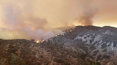 Aggressive wildfire threatens thousands of homes in southern California city Aggressive wildfire threatens thousands of homes in southern California city