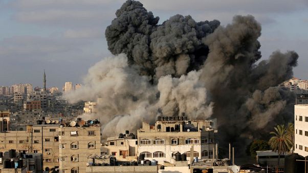 توقف القصف بين إسرائيل وحماس بعد الهدنة والفلسطينيون يستأنفون الاحتجاجات توقف القصف بين إسرائيل وحماس بعد الهدنة والفلسطينيون يستأنفون الاحتجاجات