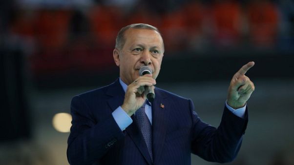 أردوغان: لا تهتموا بسعر الصرف وركزوا على الصورة الكبيرة أردوغان: لا تهتموا بسعر الصرف وركزوا على الصورة الكبيرة