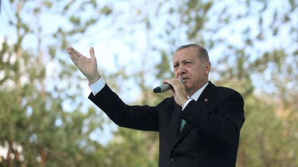 أردوغان يدعو الأتراك إلى تجاهل تقلبات سعر الصرف وبيع الدولار أردوغان يدعو الأتراك إلى تجاهل تقلبات سعر الصرف وبيع الدولار