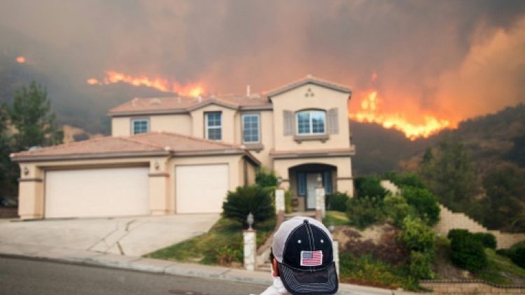 L'incendie "Holy" brûle près de Lake Elsinore (Californie), le 9 août 2018