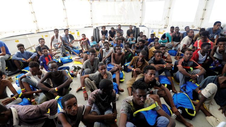 سفينة إغاثة تنقذ 141 مهاجرا قبالة ساحل ليبيا