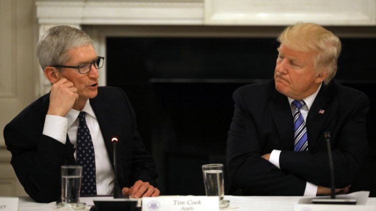Trump says he will have dinner with Apple CEO Cook on Friday