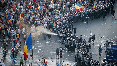 تحول احتجاج ضد الحكومة في رومانيا لأعمال عنف