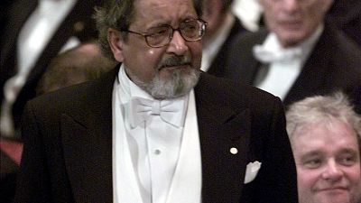 بي.بي.سي: وفاة الروائي نيبول الحائز على جائزة نوبل في الأدب عن 85 عاما