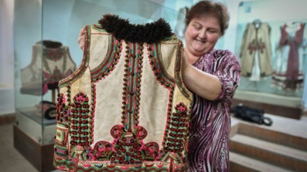 Quand Dior, en les "copiant", fait les beaux jours des artisans roumains Quand Dior, en les "copiant", fait les beaux jours des artisans roumains