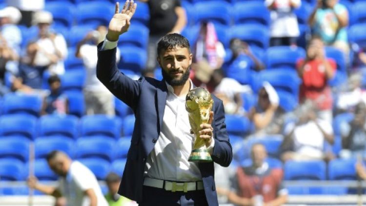 Ligue 1: Fekir présente la coupe du monde au Groupama stadium