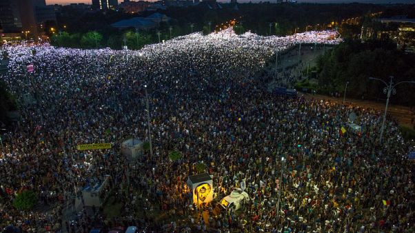 Thousands rally to demand Romanian government resignation Thousands rally to demand Romanian government resignation