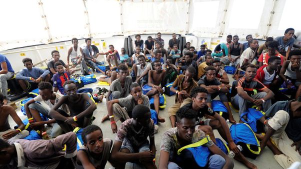 سفينة إنقاذ تبحث عن ميناء أوروبي لإنزال مهاجرين أفارقة سفينة إنقاذ تبحث عن ميناء أوروبي لإنزال مهاجرين أفارقة