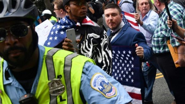Une poignée de néonazis seulement à Washington, des centaines de contre-manifestants Une poignée de néonazis seulement à Washington, des centaines de contre-manifestants