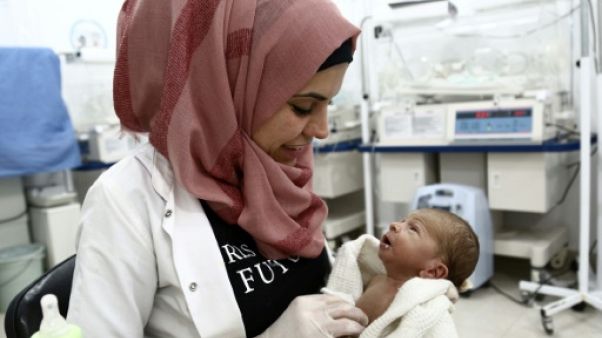 Pour oublier l'exode, des médecins syriens à l'oeuvre dans "l'hôpital de l'Espoir" Pour oublier l'exode, des médecins syriens à l'oeuvre dans "l'hôpital de l'Espoir"