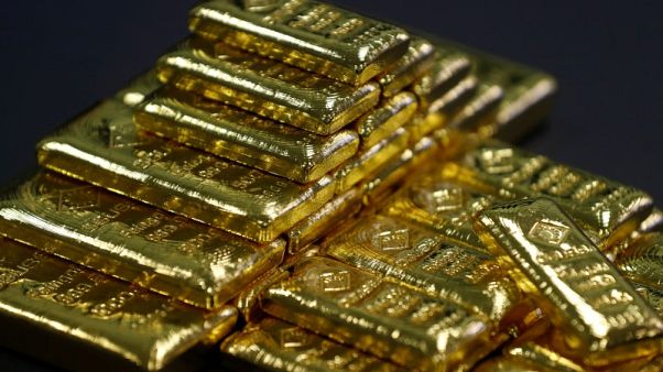 الذهب يرتفع مع تراجع الدولار من مستويات مرتفعة الذهب يرتفع مع تراجع الدولار من مستويات مرتفعة