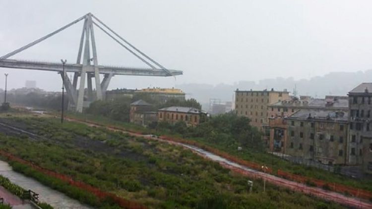 Portion du viaduc de l'A10 écroulée à Gênes en Italie, le 14 août 2018