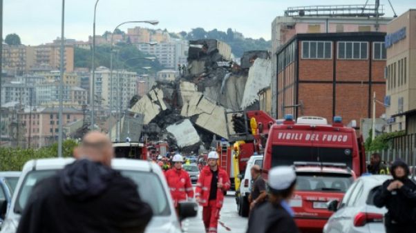 Italie : un viaduc d'autoroute s'effondre à Gênes, des dizaines de victimes Italie : un viaduc d'autoroute s'effondre à Gênes, des dizaines de victimes