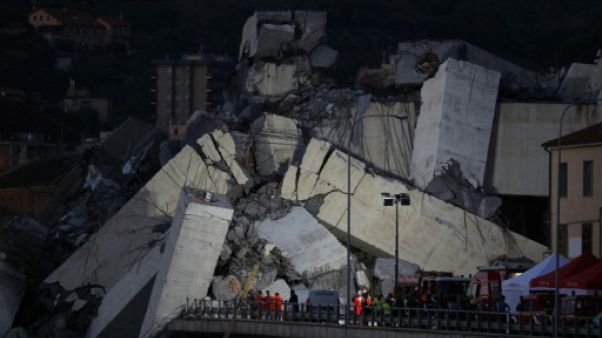 Catastrophe de Gênes: les sauveteurs à l'oeuvre toute la nuit Catastrophe de Gênes: les sauveteurs à l'oeuvre toute la nuit