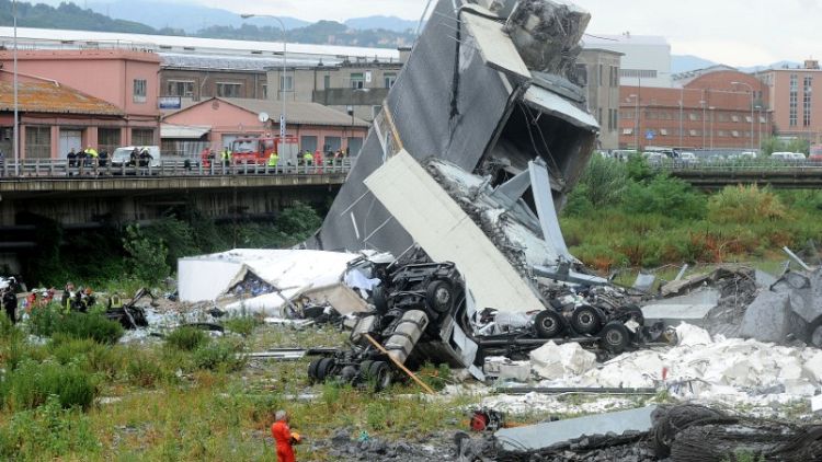 نائب رئيس الوزراء الإيطالي: مقتل حوالي 30 في انهيار جسر في جنوة
