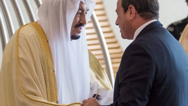 العاهل السعودي يلتقي مع الرئيس المصري في نيوم العاهل السعودي يلتقي مع الرئيس المصري في نيوم