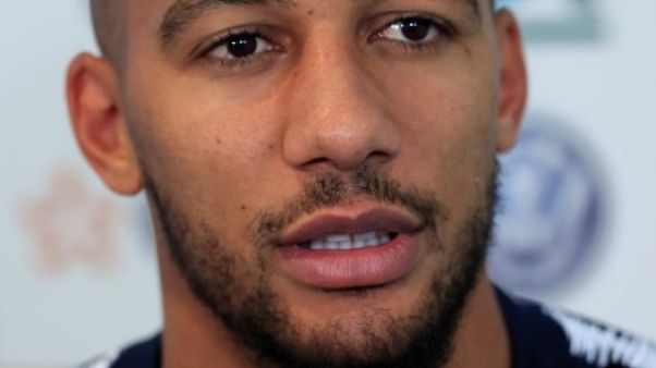 بطل العالم نزونزي ينتقل إلى روما بطل العالم نزونزي ينتقل إلى روما