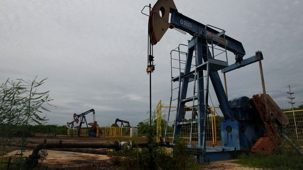 Oil prices fall on rising US crude inventories, darkening economic outlook Oil prices fall on rising US crude inventories, darkening economic outlook